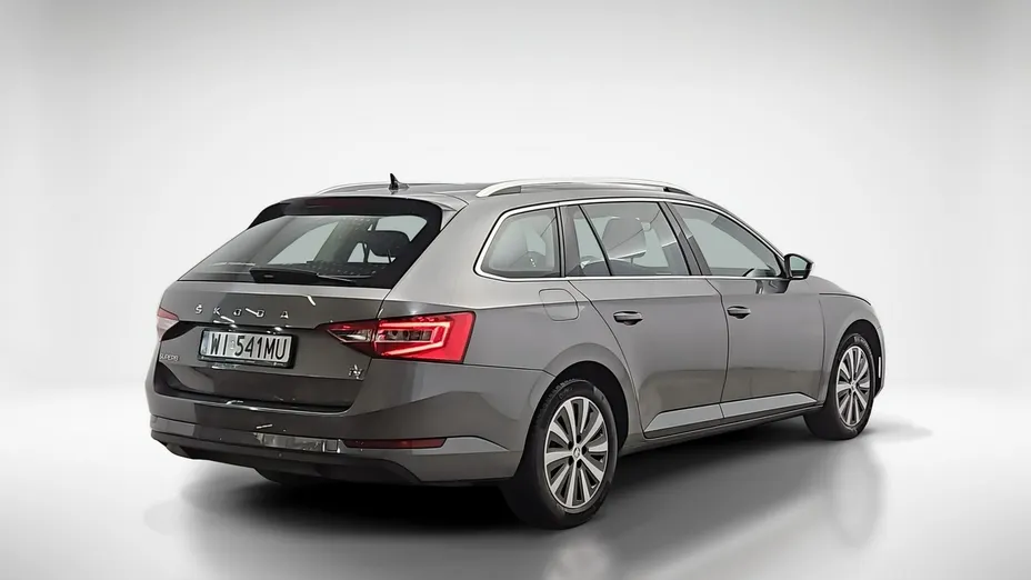 SKODA Superb -