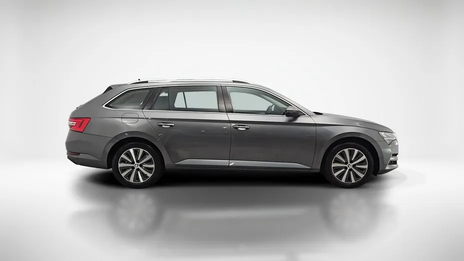 SKODA Superb -