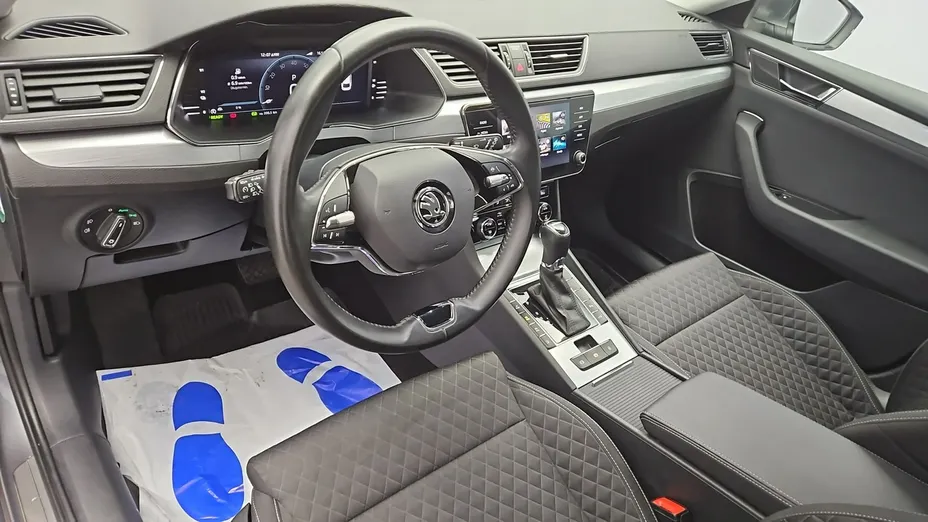 SKODA Superb -