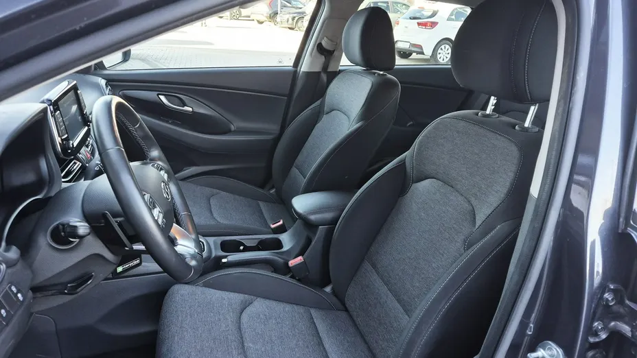 HYUNDAI i30 -