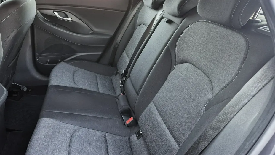 HYUNDAI i30 -