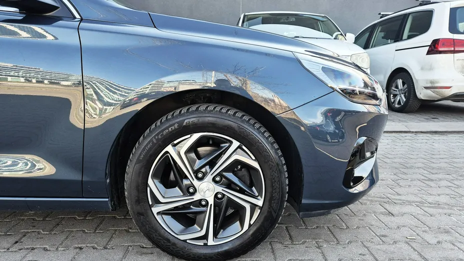 HYUNDAI i30 -