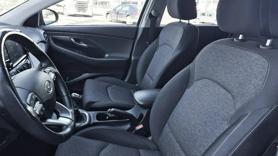 HYUNDAI i30 -