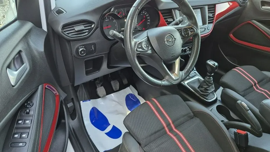 OPEL Crossland X -