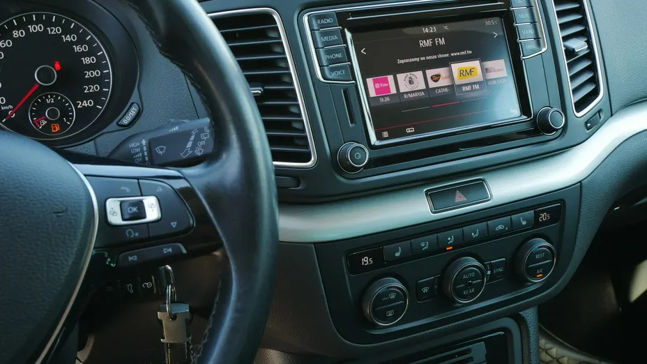 VOLKSWAGEN Sharan -