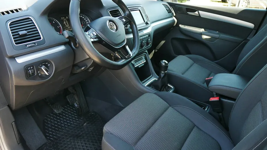 VOLKSWAGEN Sharan -