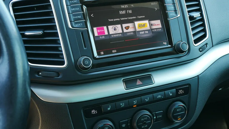VOLKSWAGEN Sharan -