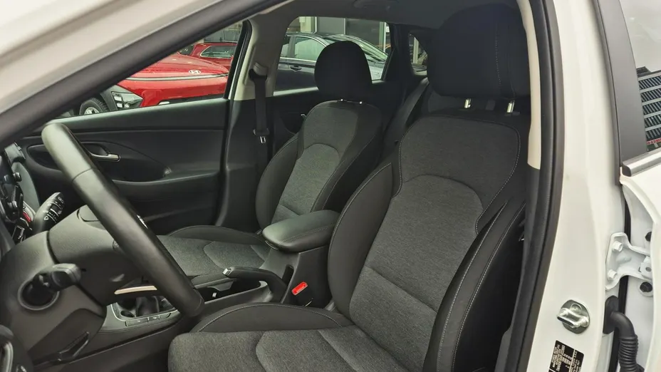 HYUNDAI i30 -