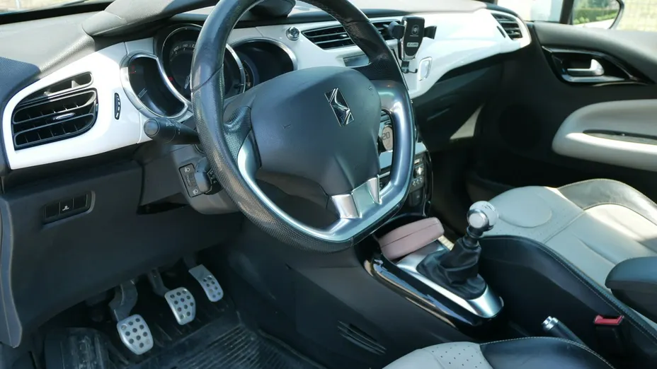 CITROEN DS3 -
