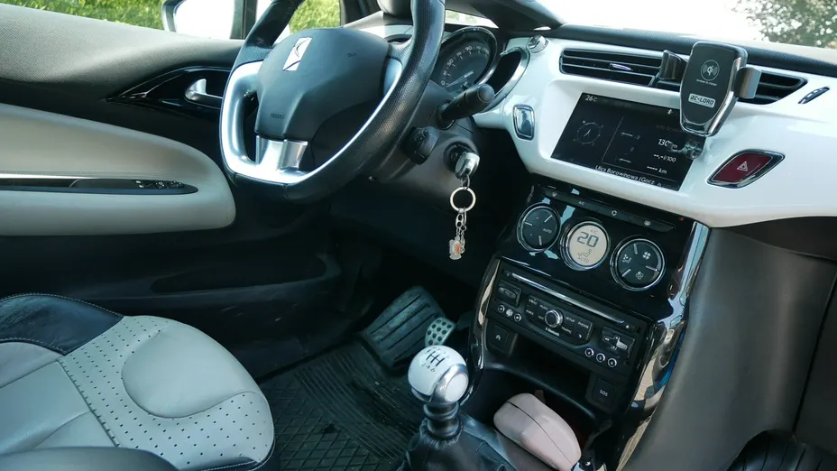 CITROEN DS3 -