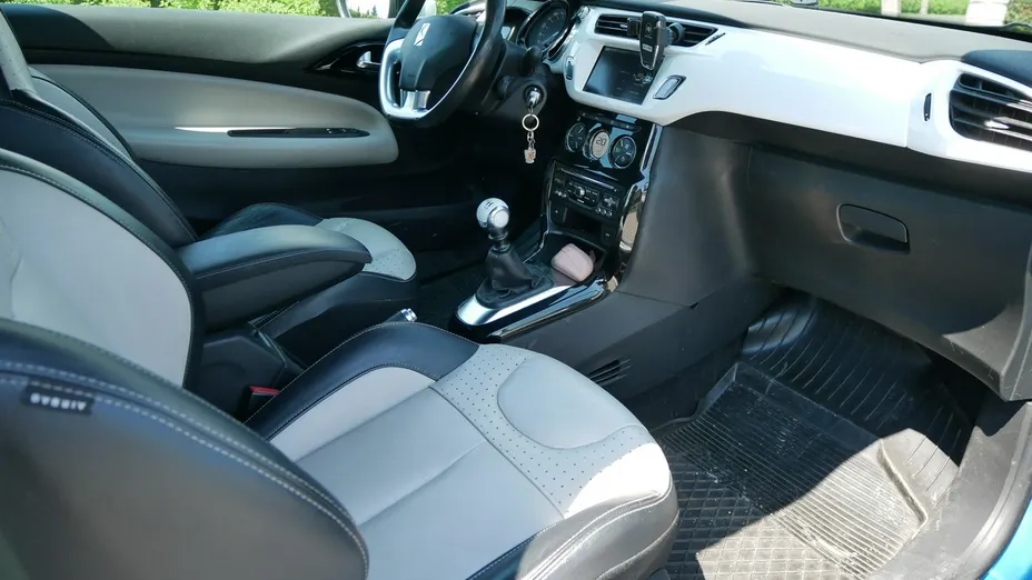 CITROEN DS3 -