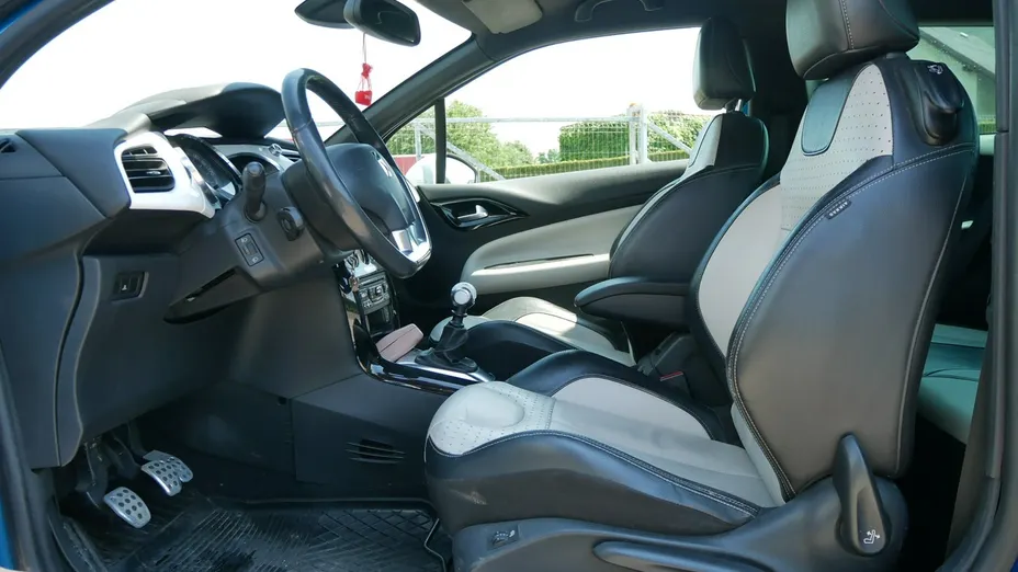 CITROEN DS3 -