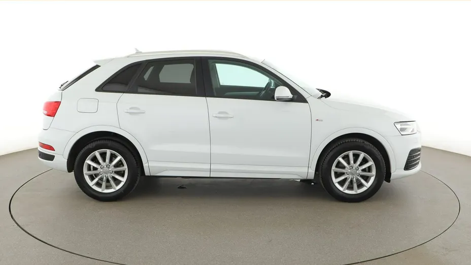 AUDI Q3 -