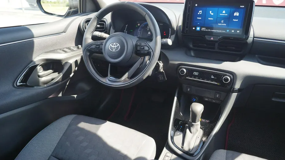 TOYOTA Yaris -