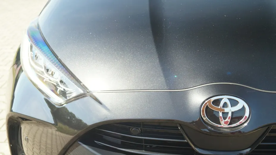 TOYOTA Yaris -