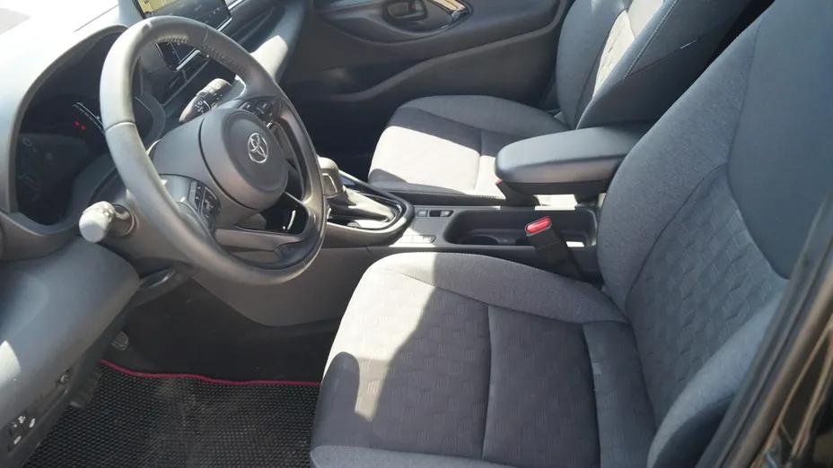 TOYOTA Yaris -