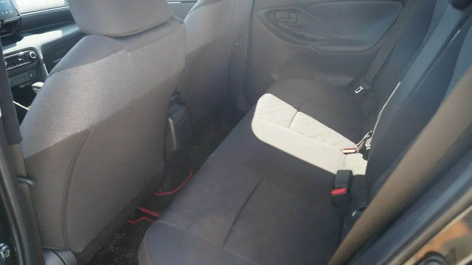 TOYOTA Yaris -