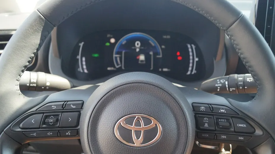TOYOTA Yaris -