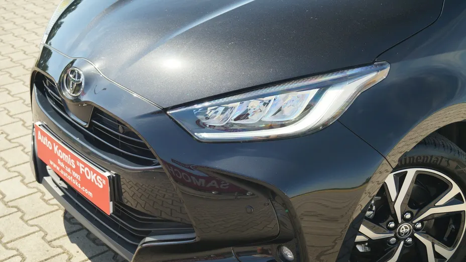 TOYOTA Yaris -