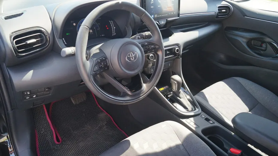 TOYOTA Yaris -