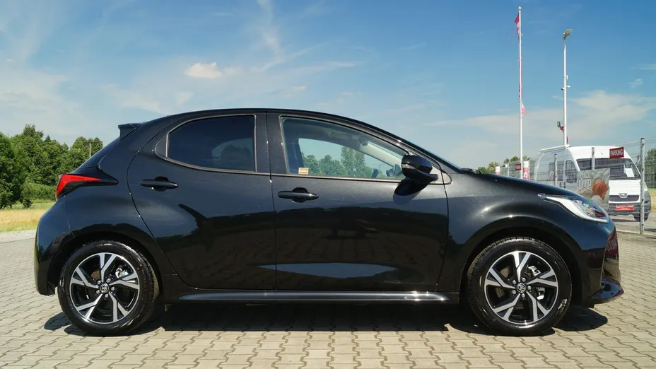 TOYOTA Yaris -