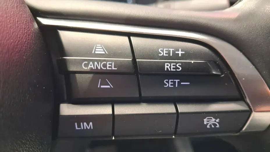MAZDA 3 -