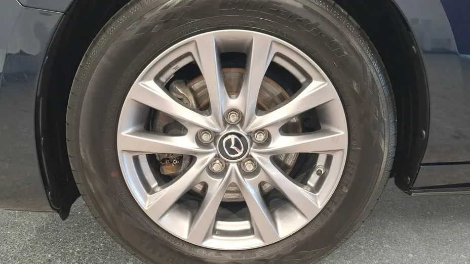 MAZDA 3 -