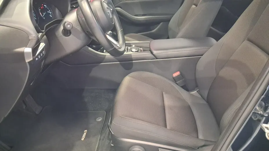MAZDA 3 -