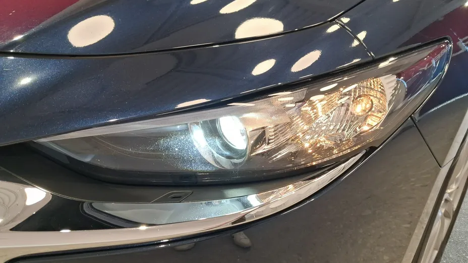 MAZDA 3 -