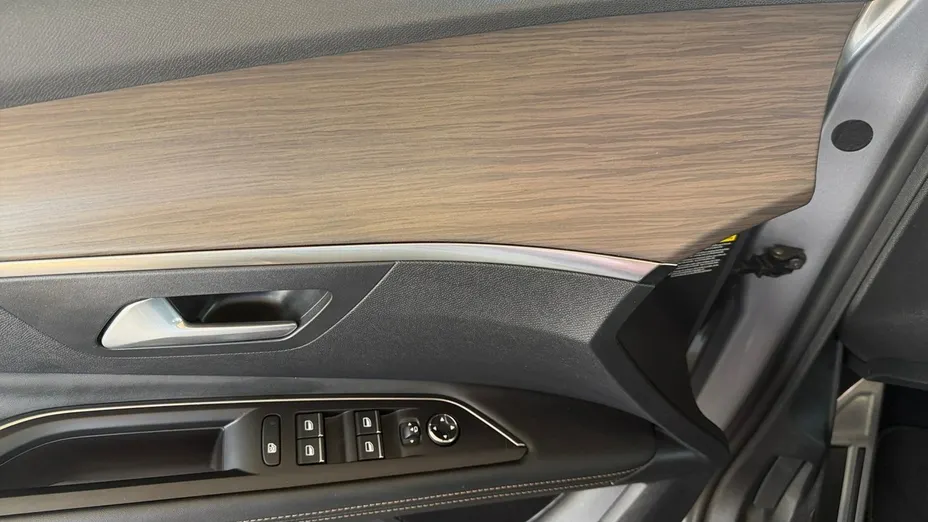 PEUGEOT 3008 -