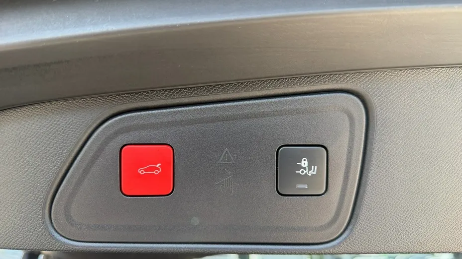 PEUGEOT 3008 -