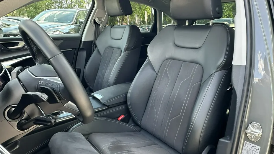 AUDI A6 -