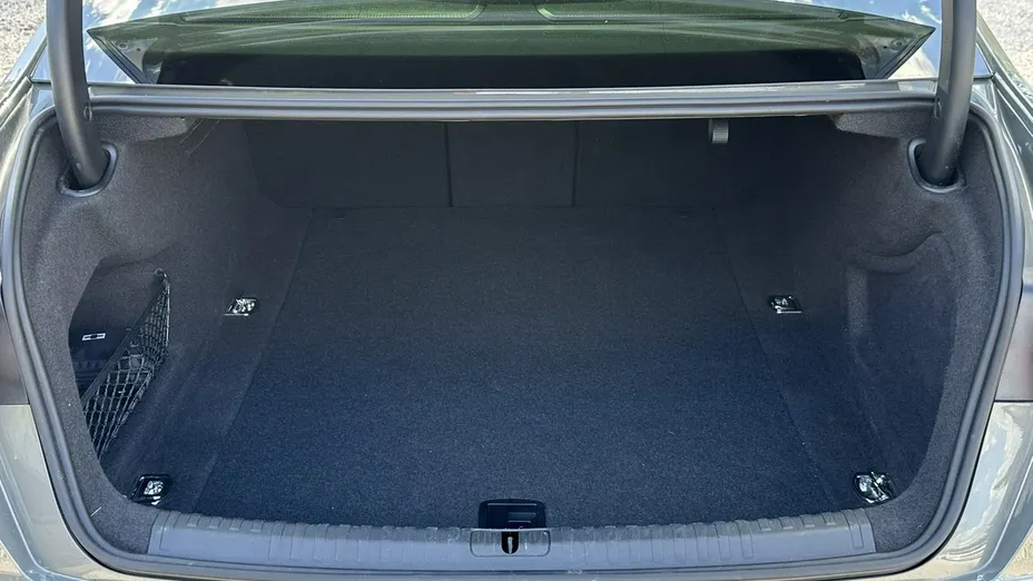 AUDI A6 -