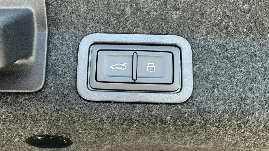 AUDI A6 -