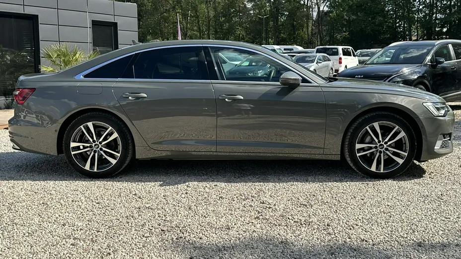 AUDI A6 -