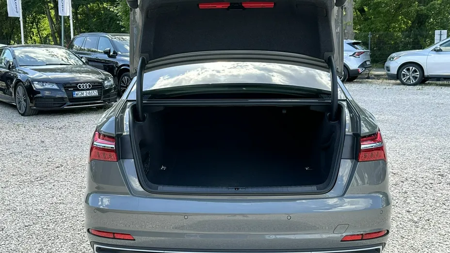 AUDI A6 -