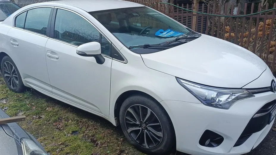 TOYOTA Avensis -