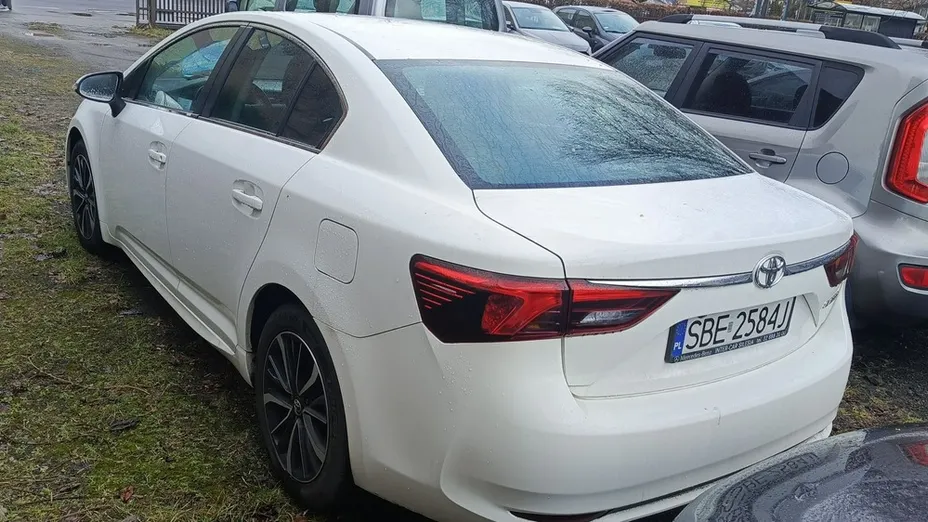 TOYOTA Avensis -