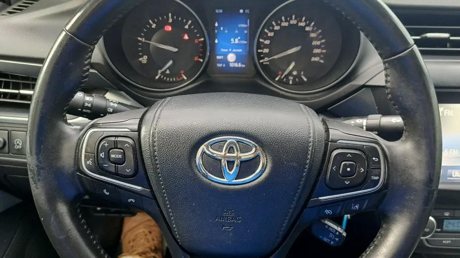 TOYOTA Avensis -