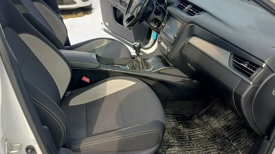 TOYOTA Avensis -