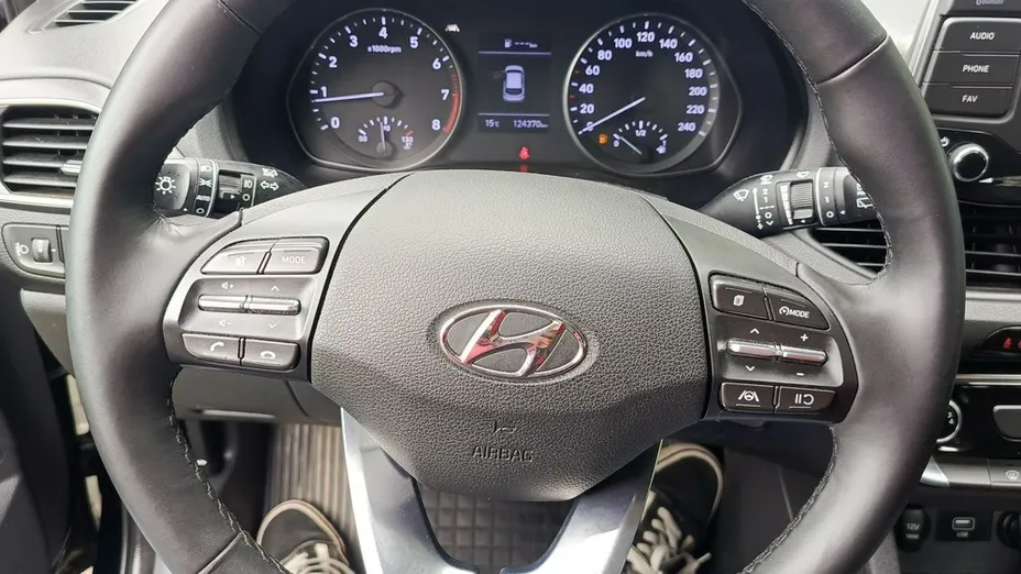 HYUNDAI i30 -