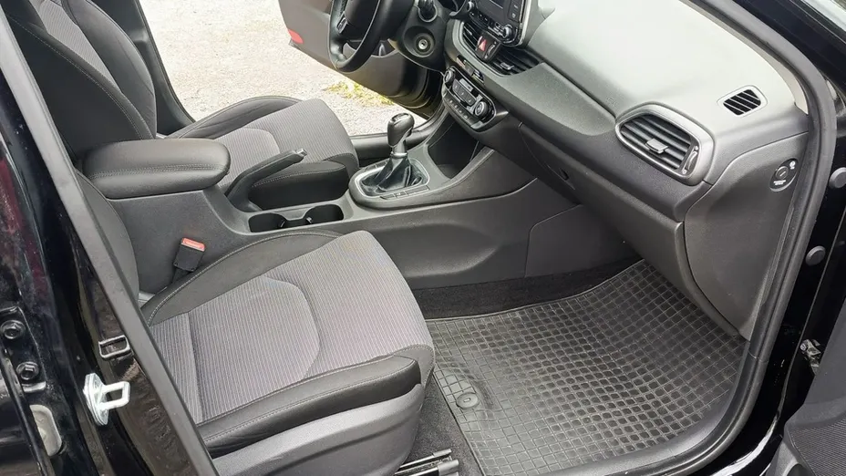 HYUNDAI i30 -
