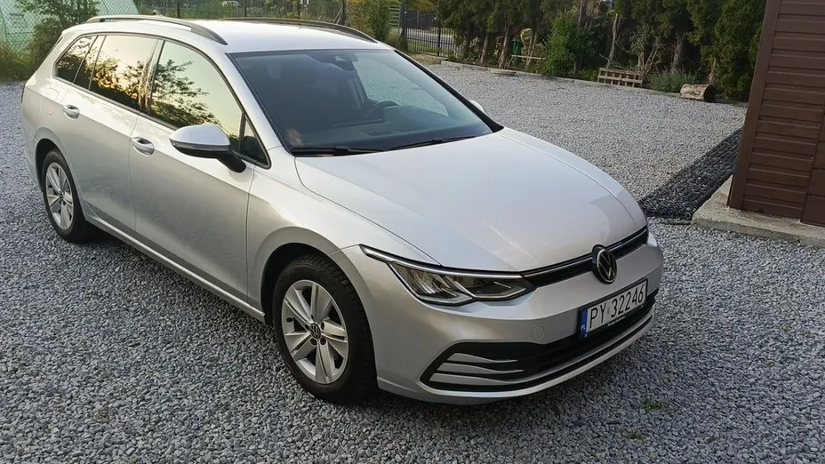 VOLKSWAGEN Golf -