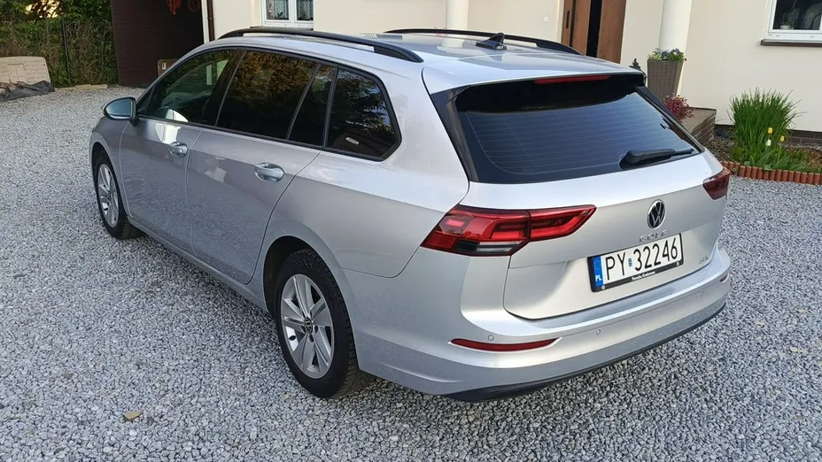 VOLKSWAGEN Golf -
