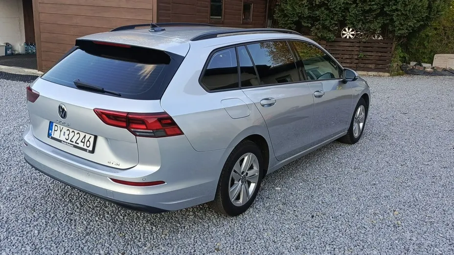 VOLKSWAGEN Golf -