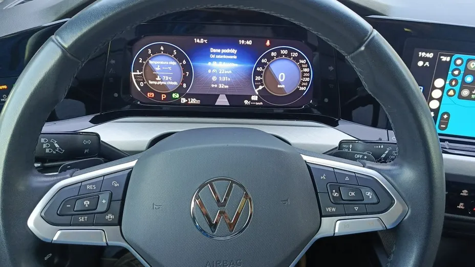 VOLKSWAGEN Golf -
