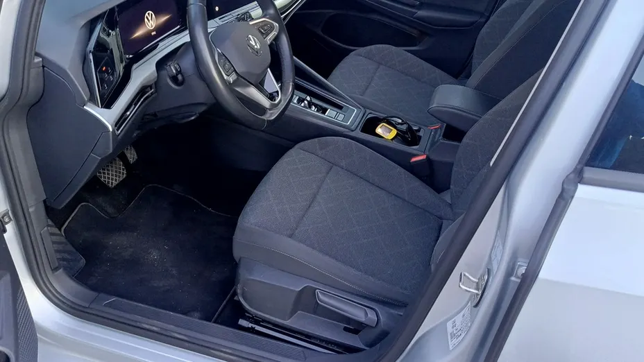 VOLKSWAGEN Golf -