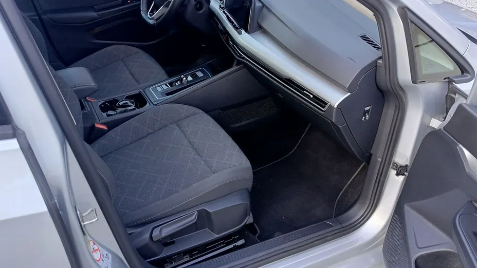 VOLKSWAGEN Golf -