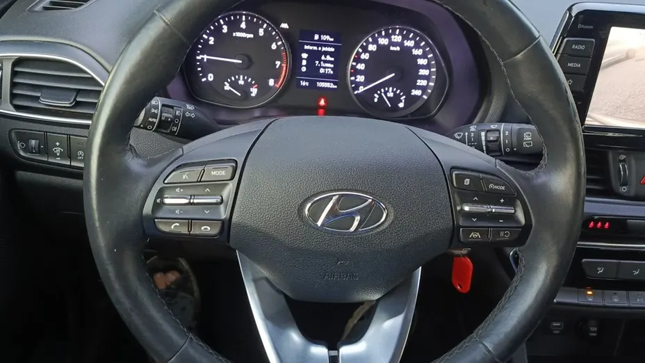 HYUNDAI i30 -