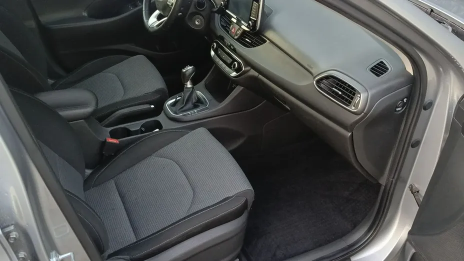 HYUNDAI i30 -